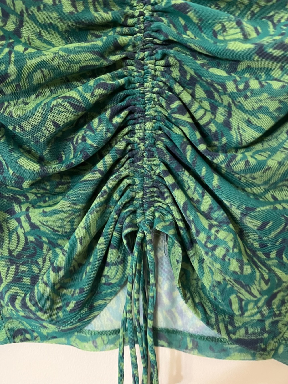 & Other Stories Green Printed Ruched Mesh Long Sleeve Crop Top - Picture 4 of 5